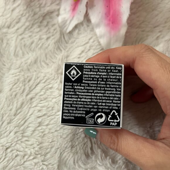 Giorgio Armani - Crema Nera, Supreme Reviving Light Cream - Picture 7 of 8